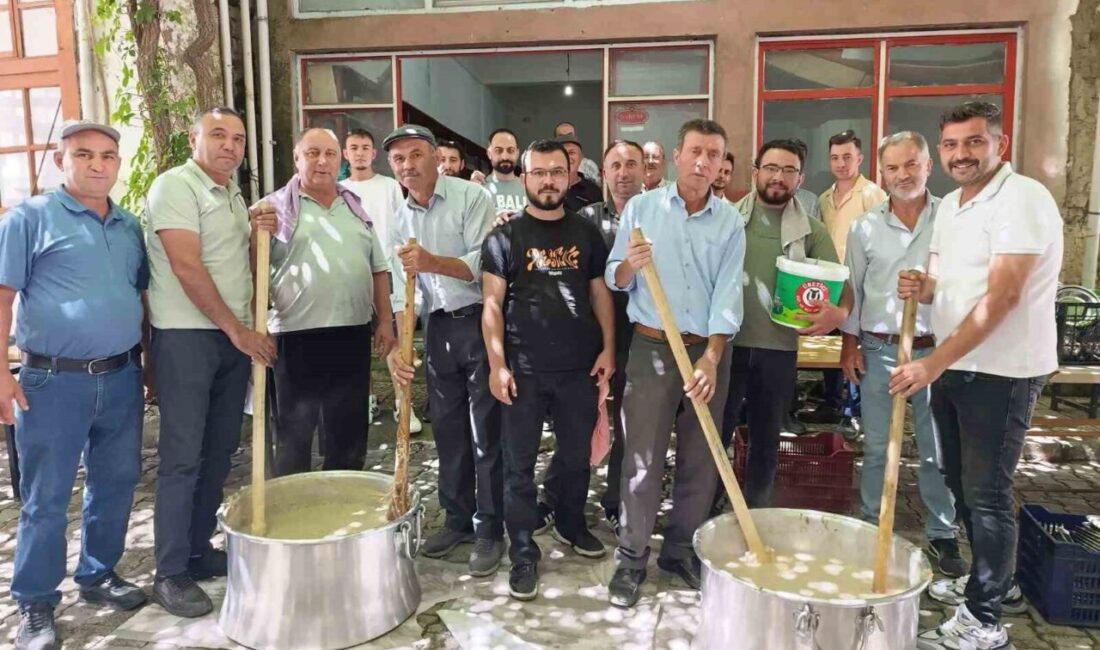 Manisa’nın Gördes ilçesine bağlı Kayacık Mahallesi’nde düzenlenen geleneksel mahalle hayrı,