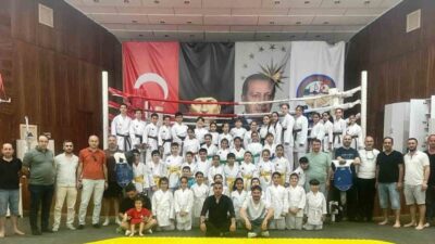 Körfez’de düzenlenen karate kuşak sınavını başarıyla geçen 45 sporcu yeni