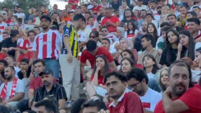 Kaş Kaymakamlığı tarafından düzenlenen etkinlikte Türkiye ile Paraguay arasında oynanan