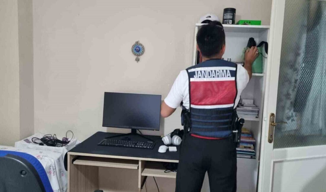 Milli İstihbarat Teşkilatı, çok sayıda vatandaşı etkileyen kredi kartı şebekesini