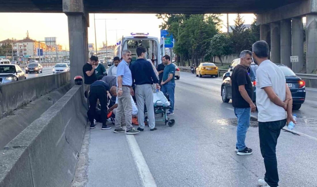 Kocaeli’nin İzmit ilçesinde D-100 karayolunda otomobile arkadan çarpan motosiklet sürücüsü