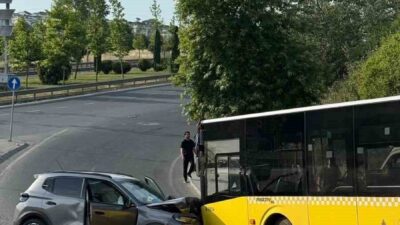 İstanbul Küçükçekmece’de seyir halindeki motosiklete çarpmamak için manevra yapan otomobil