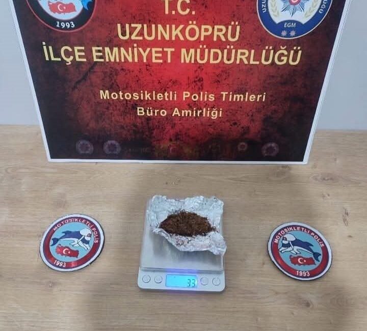 Edirne’nin Uzunköprü ilçesinde Emniyet Müdürlüğü ekiplerince uyuşturucu madde kullanımı ve