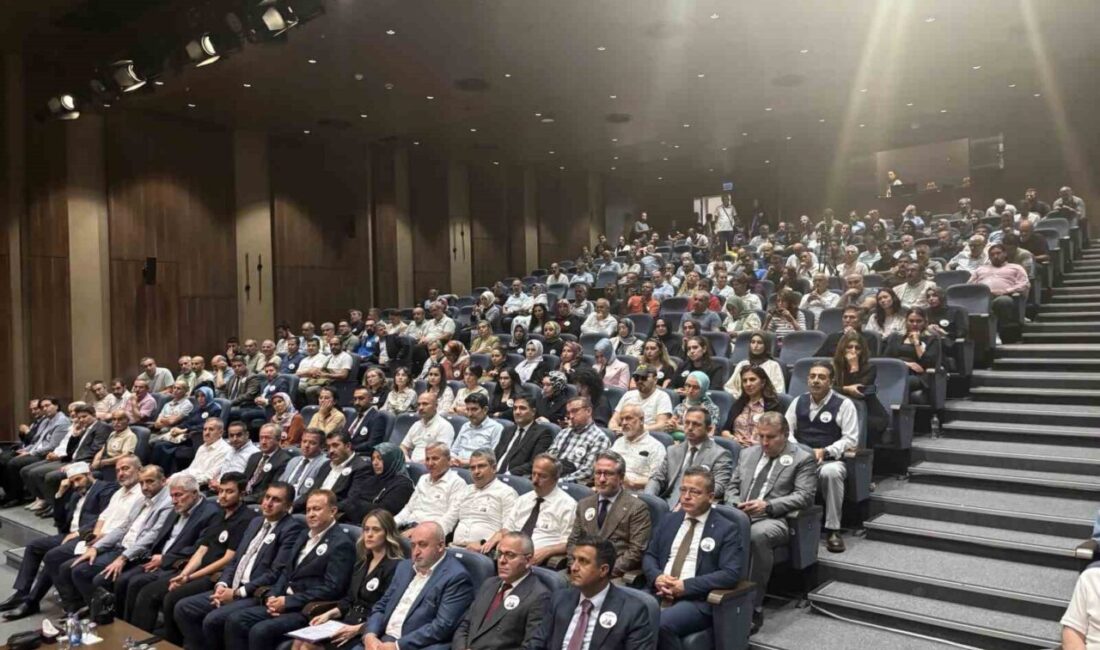 Fatih’te düzenlenen “Öğretmenime Vefa” programıyla okul saldırılarında hayatını kaybeden öğretmenler