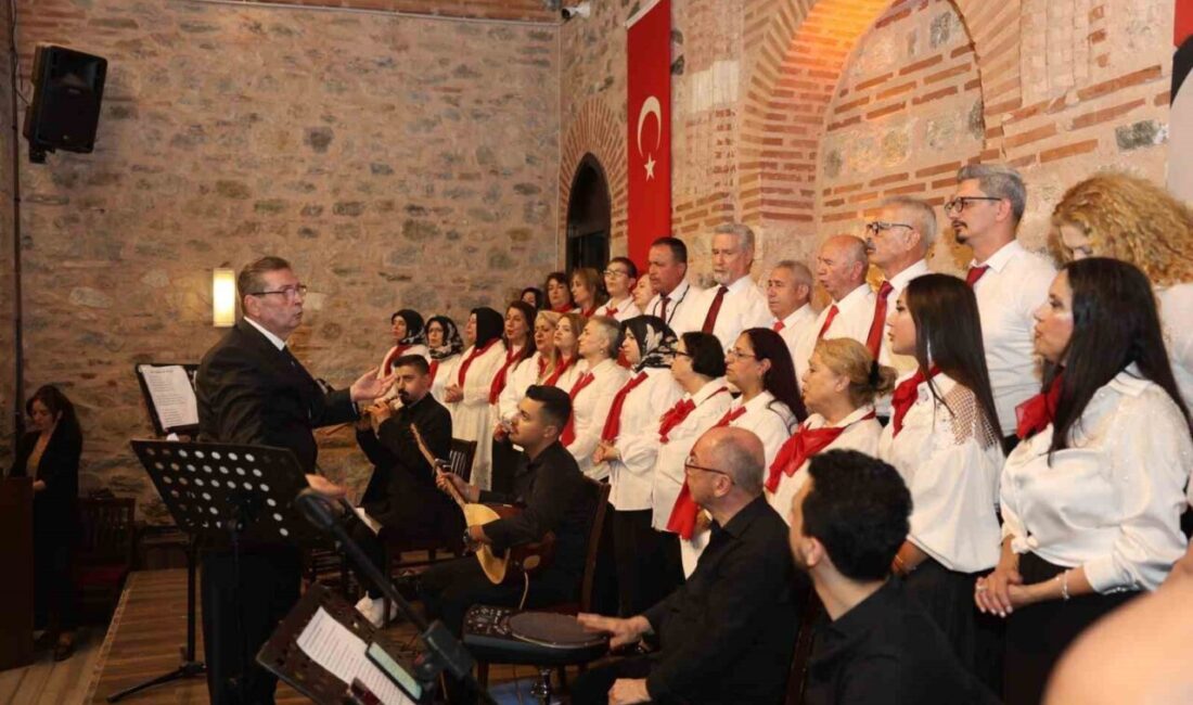 Bursa’da Osmangazi Belediyesi Türk Halk Müziği Topluluğu, dönem sonu konserinde
