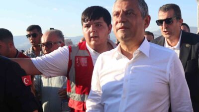 Cumhuriyet Halk Partisi (CHP) Meclis Grup Başkanı Özgür Özel, İzmir