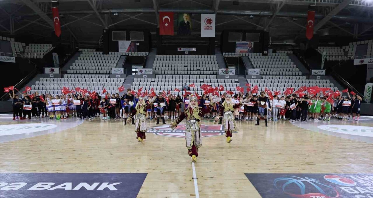Gençlik ve Spor Bakanlığı tarafından düzenlenen Okul Sporları Küçük Kızlar