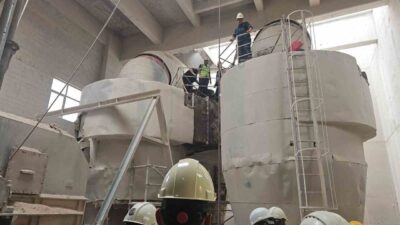 Bilecik’te bir çimento fabrikasında 3,5 metre yükseklikten kazana düşerek işçi
