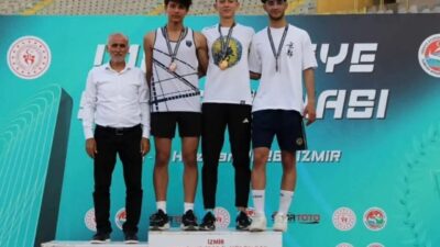 İzmir’de düzenlenen U18 Türkiye Atletizm Şampiyonası’nda mücadele eden Sivaslı sporcular,