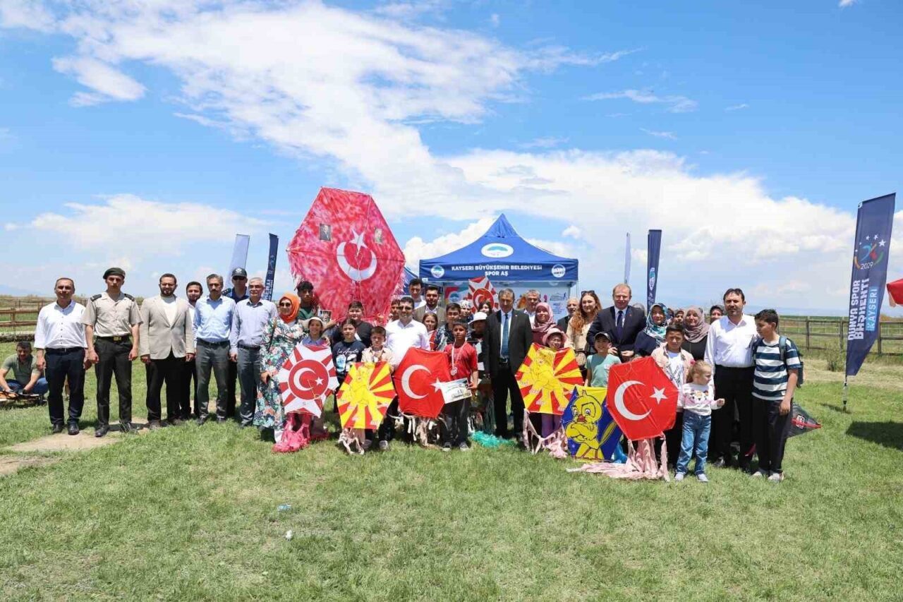 Kayseri Büyükşehir Belediyesi Spor A.Ş. tarafından Yeşilhisar’da düzenlenen Uçurtma Şenliği