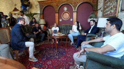 Tarsus Belediye Başkanı Ali Boltaç, kentte çekimleri süren Mercan Köşk