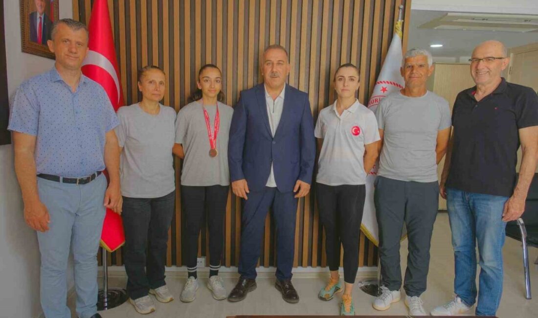 Karaman’da düzenlenen Okul Sporları Bisiklet Türkiye Birinciliği Yarışmaları’nda Türkiye üçüncüsü