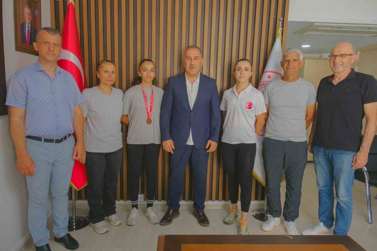 Karaman’da düzenlenen Okul Sporları Bisiklet Türkiye Birinciliği Yarışmaları’nda Türkiye üçüncüsü