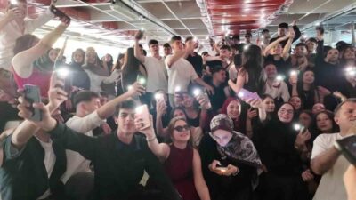 Ümraniye Belediyesi tarafından ilçede eğitimini tamamlayarak mezun olan 12’nci sınıf
