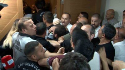 Bahçelievler Belediye Meclisi oturumunda Cumhuriyet Halk Partili (CHP) Meclis üyelerinin