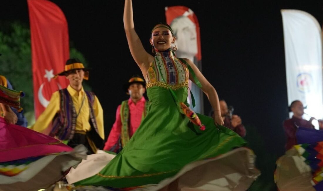 Denizli Büyükşehir Belediyesi tarafından düzenlenen 20. Uluslararası Halk Dansları Festivali,