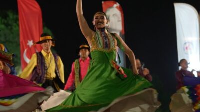 Denizli Büyükşehir Belediyesi tarafından düzenlenen 20. Uluslararası Halk Dansları Festivali,