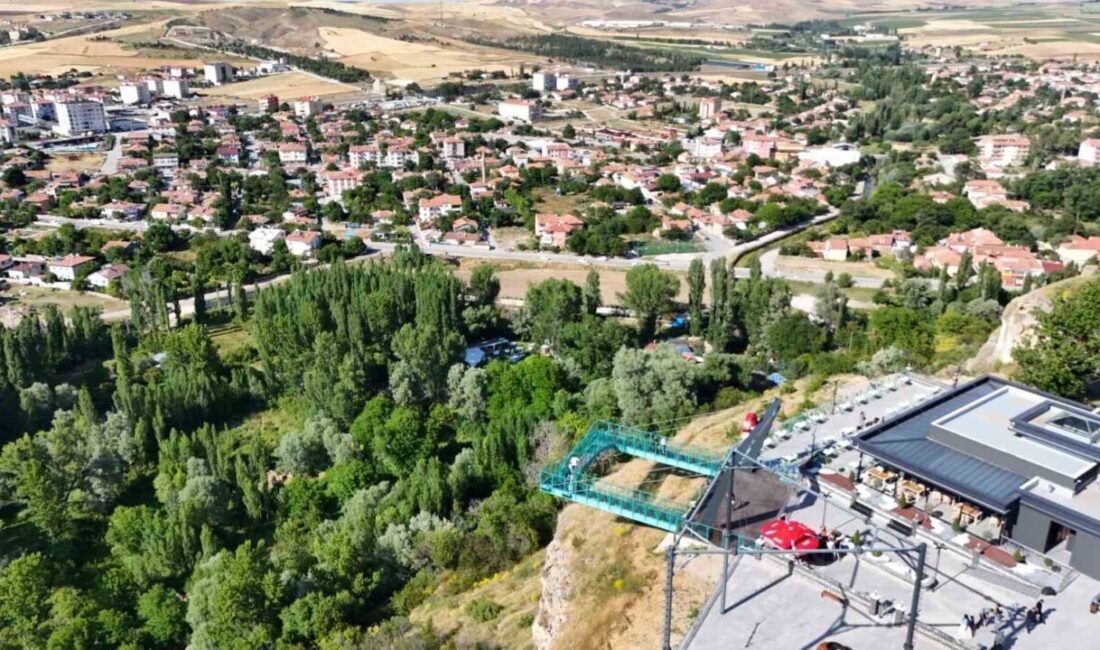 Kayseri’nin Bünyan ilçesinde bulunan cam teras; doğa tutkunları ve adrenalin