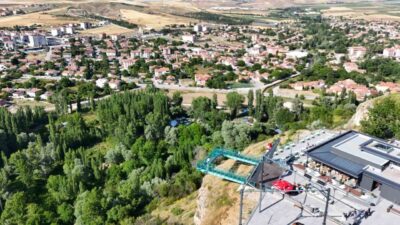 Kayseri’nin Bünyan ilçesinde bulunan cam teras; doğa tutkunları ve adrenalin