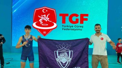 Ankara’da düzenlenen Minikler Grekoromen Güreş Türkiye Şampiyonası’nda mücadele eden Afyon