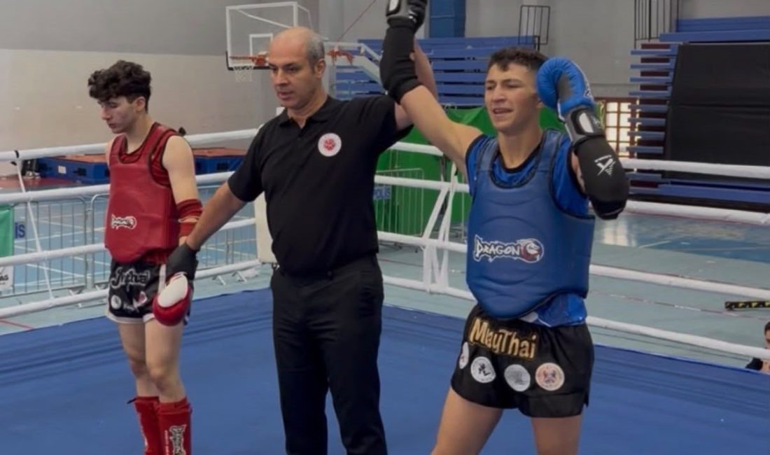 Adana’da düzenlenen Hayri Doğan Hozanlı Türkiye Gençler Muaythai Şampiyonası’nda mücadele