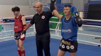 Adana’da düzenlenen Hayri Doğan Hozanlı Türkiye Gençler Muaythai Şampiyonası’nda mücadele