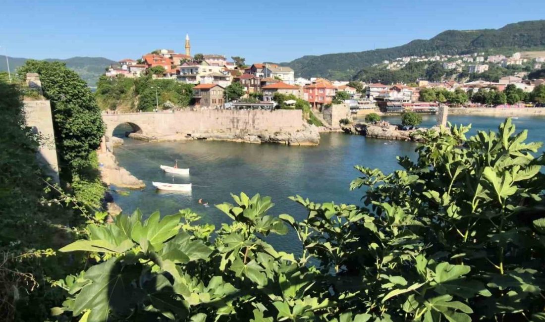 Bartın’ın tarihi ve turistik ilçesi Amasra’ya turist akını yaşanıyor. Toplam