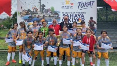 Erzincan’ı temsil eden ANALİG Kız Futbol Takımı, Tokat’ta düzenlenen Anadolu