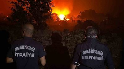 Aydın’ın Çine ilçesinde çıkan orman yangını Mutaflar Mahallesi’ne doğru yaklaşırken