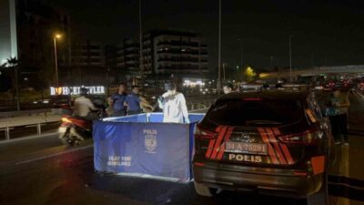 Bakırköy’de gece saatlerinde E-5 Karayolu’nda yolun karşısına geçmek isteyen adama