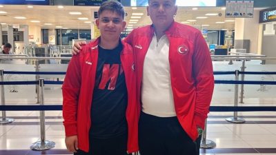 Bayburtlu milli bilardo sporcuları Ahmet Efekan Karaaslan ile Mustafa Alperen
