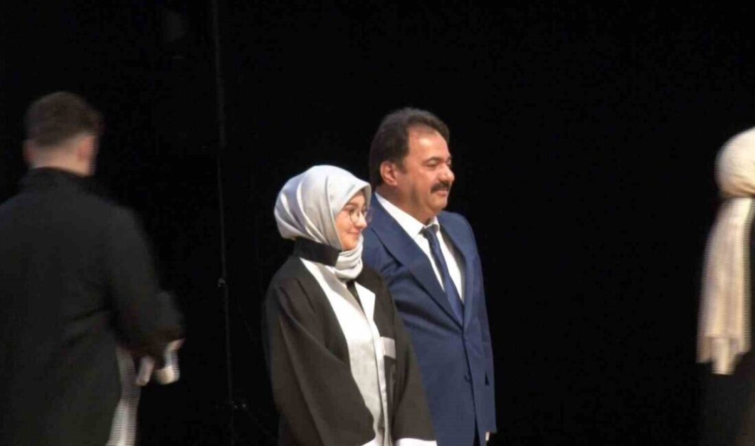 Erciyes Üniversitesi (ERÜ) Süleyman Çetinsaya İletişim Fakültesi, 20. dönem mezunlarını
