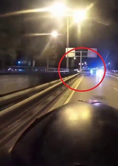 Bursa’da kontrolden çıkan otomobilin bariyerlere çarparak takla attığı feci trafik