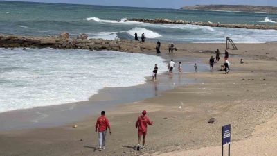 Arnavutköy’de, şiddetli rüzgar ve yüksek dalga boyu nedeniyle Kaymakamlık tarafından