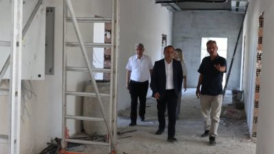 Aydın’ın Çine ilçesindeki 1955 yılında yapılan Evciler İlkokulu’nun yerine hayırsever