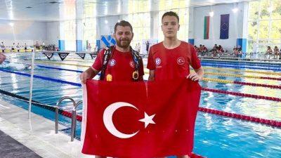 Denizli Büyükşehir Belediyespor Kulübü yüzücülerinden Mehmet Sarhanlı Bulgaristan’da, down sendromlu