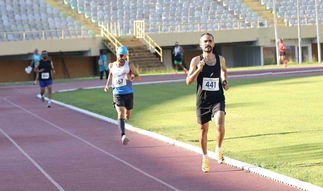 İzmir’de düzenlenen Türkiye Masterler Pist Şampiyonası’nda Denizli Gençlik ve Spor