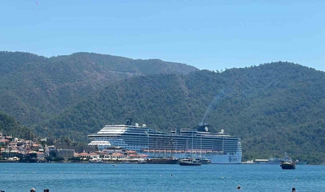 Panama bayraklı kruvaziyer Msc Divine , Muğla’nın Marmaris ilçesine demir