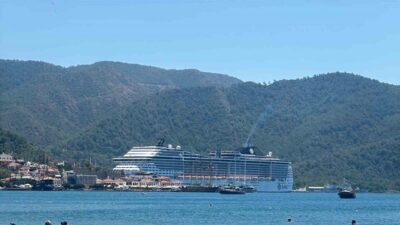 Panama bayraklı kruvaziyer Msc Divine , Muğla’nın Marmaris ilçesine demir