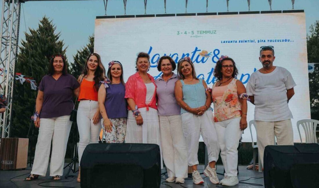 Didim Belediyesi tarafından düzenlenen ve sevilen sanatçı Suzan Kardeş’in konseriyle