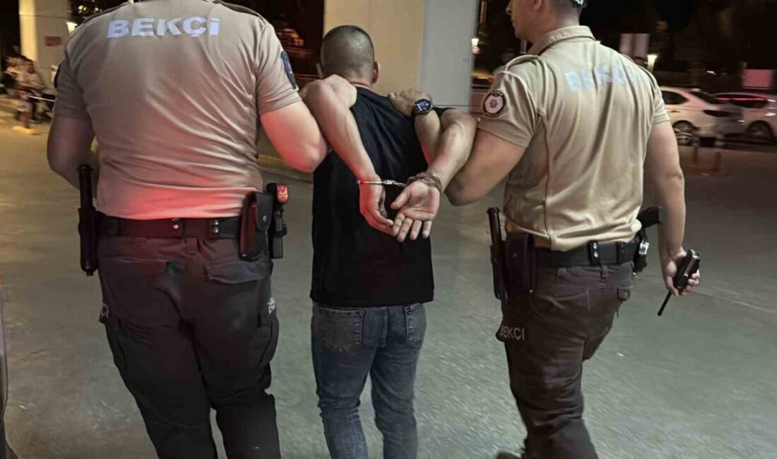 Edirne’de bekçilerin dikkati sayesinde durdurulan araçta 24 düzensiz göçmen yakalanırken,