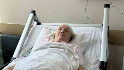 Memesinde eline kitle gelmesi sonrası kanser olduğu öğrenilen 68 yaşındaki