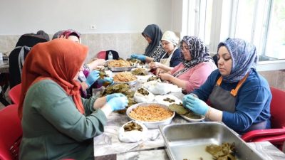 Erbaa Beyediyesi tarafından 7 saatte pişirilen yaklaşık 280 bin baklalı