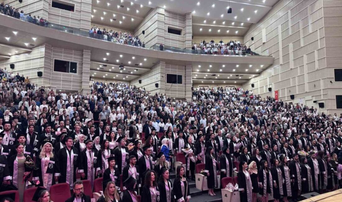 Erciyes Üniversitesi (ERÜ) İletişim Fakültesi, 20. dönem mezunlarını verdi. Mezuniyet