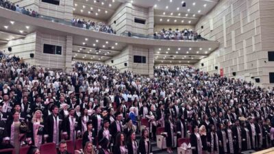 Erciyes Üniversitesi (ERÜ) İletişim Fakültesi, 20. dönem mezunlarını verdi. Mezuniyet