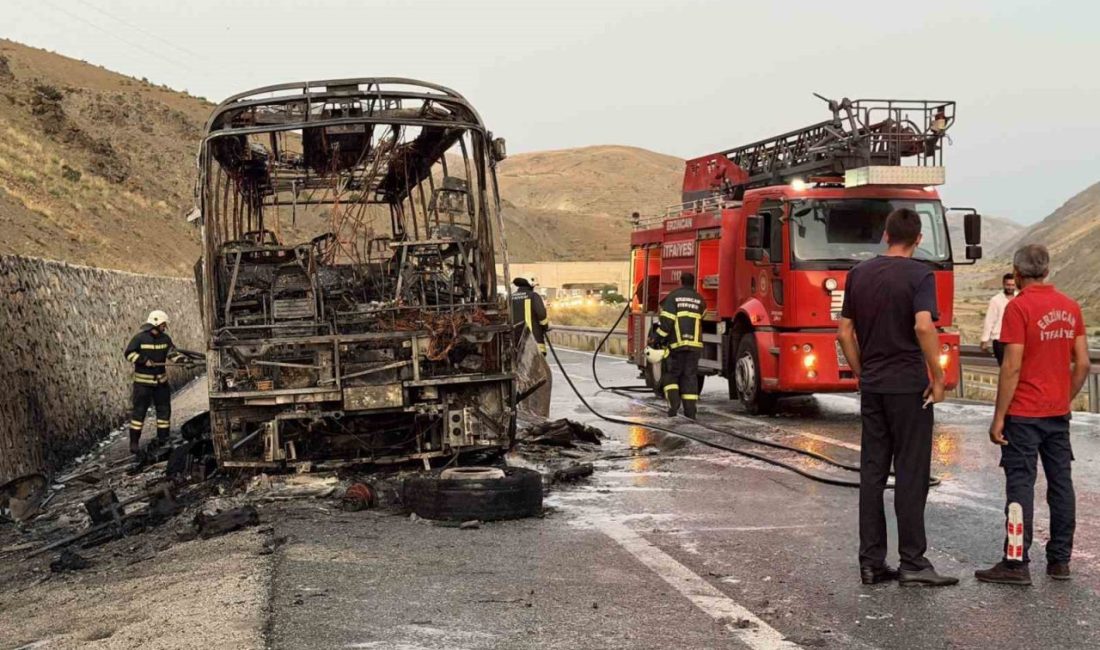 Erzincan-Sivas karayolunda seyir halindeki yolcu otobüsünde yangın çıktı. İtfaiye ekiplerinin