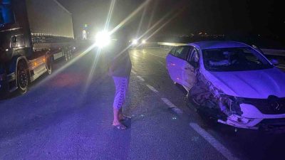Erzincan-Erzurum kara yolunda tır ile otomobilin çarpışması sonucu 4 kişi
