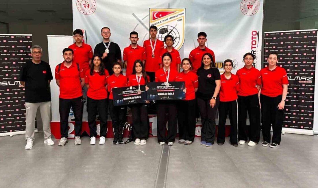 Mersin’in Erdemli ilçesinde düzenlenen Sarsılmaz Havalı Silahlar Türkiye Şampiyonası’nda Erzincanlı