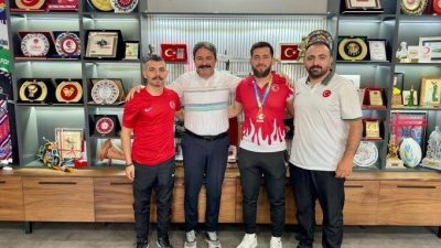 İşitme Engelliler Büyükler Güreş Türkiye Şampiyonası’na Eskişehir’den katılan sporcu Recep