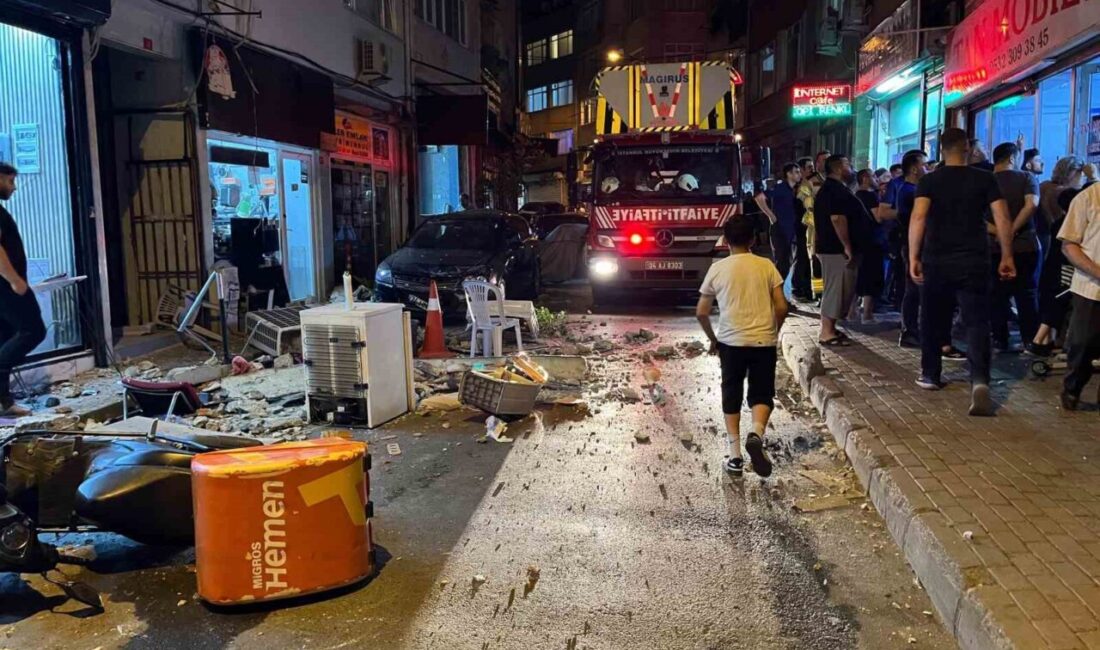 İstanbul Fatih’te 4 katlı binanın çatısındaki beton parçaları bilinmeyen nedenle